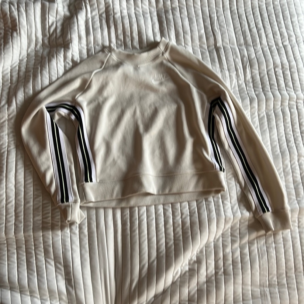 Nike Womens Crewneck White/ Ribboning